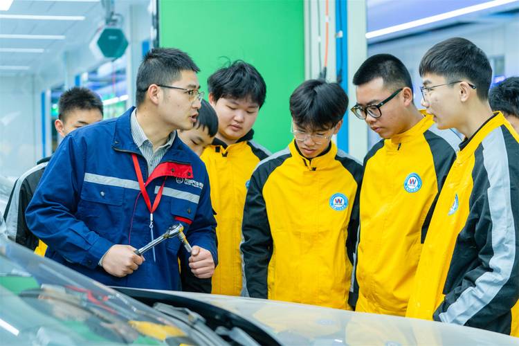 中职汽车维修专业-中职汽车维修专业语文课思政？