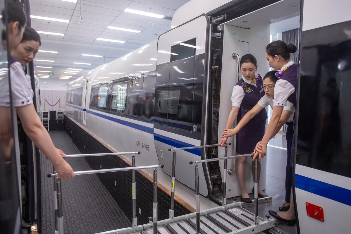 高铁乘务专业好不好呢，高铁乘务专业好吗